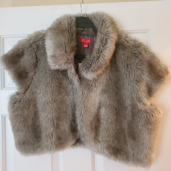 Elle Jackets & Blazers - Elle Faux Fur Cropped Collared Vest XL NWT